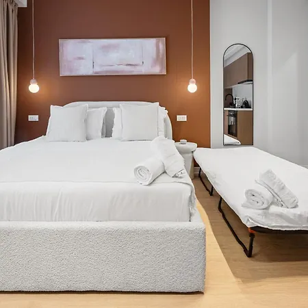 Center Boutique Design Near Old Town Апартаменти